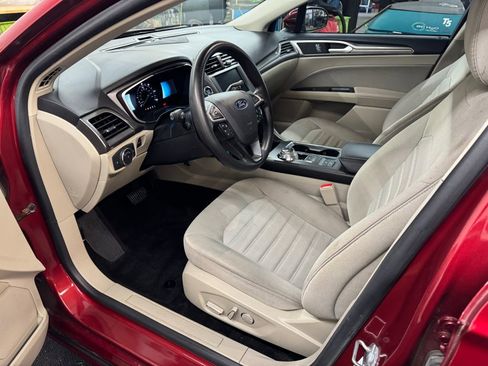 Used 2019 Ford Fusion SE FWD image 13