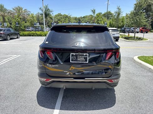 Used 2023 Hyundai Tucson SE FWD image 2
