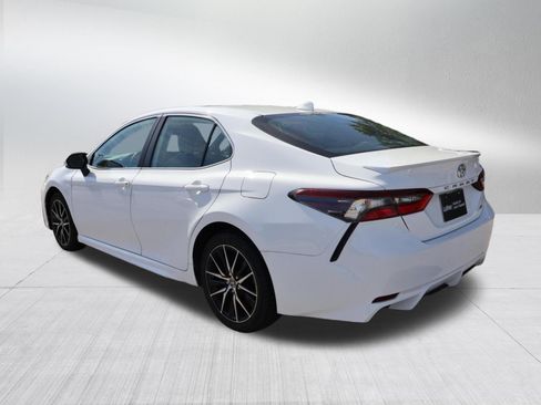 Used 2023 Toyota Camry SE FWD image 5