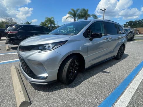 Used 2025 Toyota Sienna XSE w/ XSE Plus Package FWD image 1