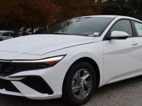 New 2025 Hyundai Elantra SE image 1