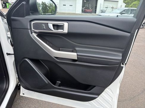 Used 2023 Ford Explorer XLT w/ Equipment Group 202A AWD/4WD image 14