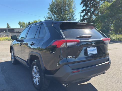 Used 2025 Toyota RAV4 XLE FWD image 24