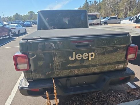 Used 2023 Jeep Gladiator Overland w/ Cold Weather Group image 9