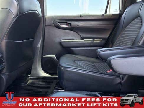 Used 2021 Toyota Highlander XSE AWD/4WD image 22