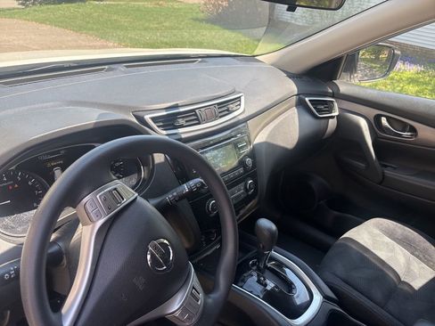 Used 2016 Nissan Rogue S w/ Appearance Package image 9