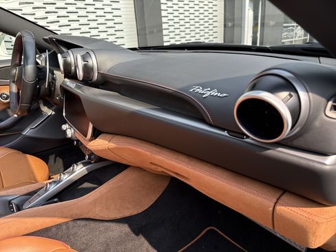 Used 2019 Ferrari Portofino RWD image 36