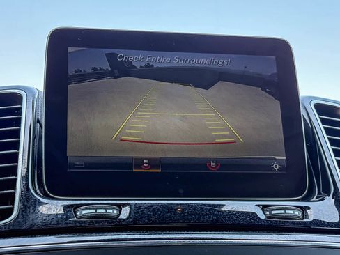 Used 2019 Mercedes-Benz GLE 400 4MATIC image 25