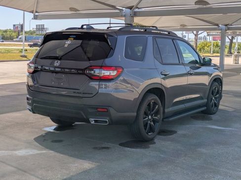 Used 2025 Honda Pilot Black Edition image 5