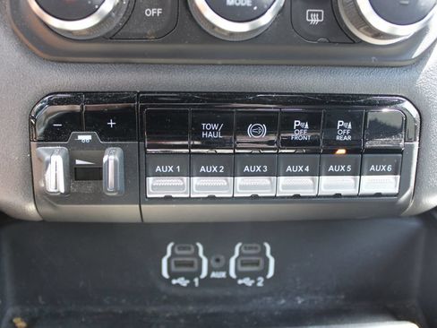 Used 2020 RAM 2500 Big Horn w/ Level 2 Equipment Group AWD/4WD image 32