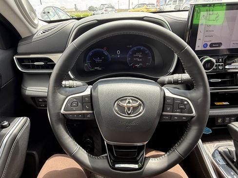 Used 2023 Toyota Highlander Limited w/ Protection Package #3 (TMS) AWD/4WD image 7