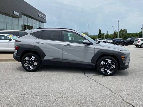 Used 2025 Hyundai Kona SEL FWD image 9