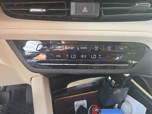 Used 2021 Buick Envision Essence FWD image 9