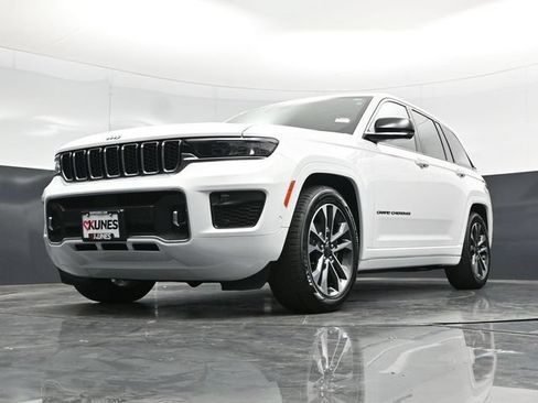 Used 2023 Jeep Grand Cherokee Overland AWD/4WD image 62