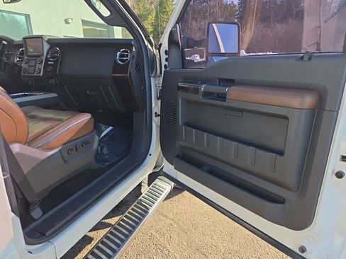 Used 2013 Ford F350 Platinum w/ FX4 Off Road Pkg image 32