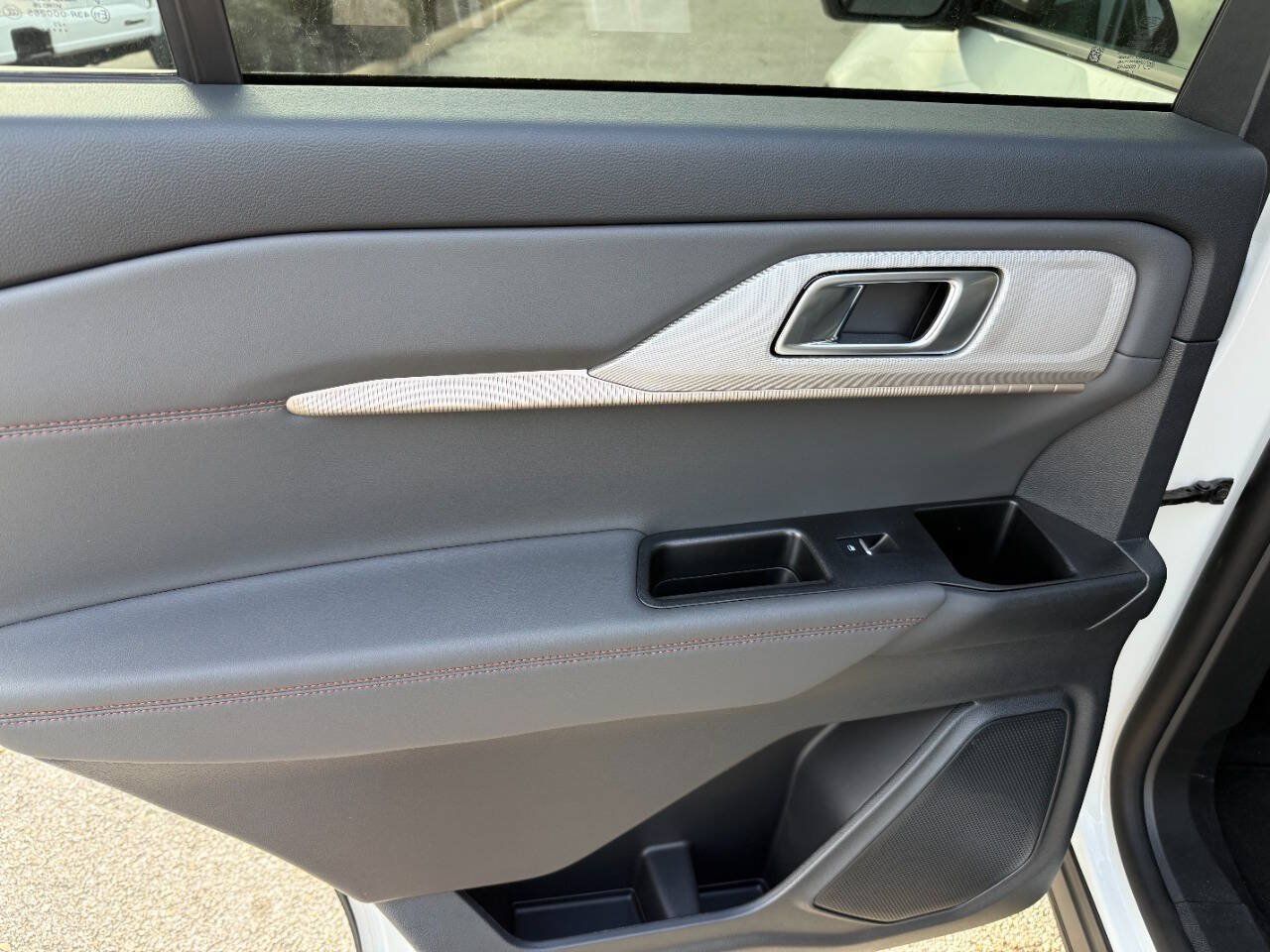 Used 2025 Ford Explorer Active w/ Active Comfort Package RWD image 14