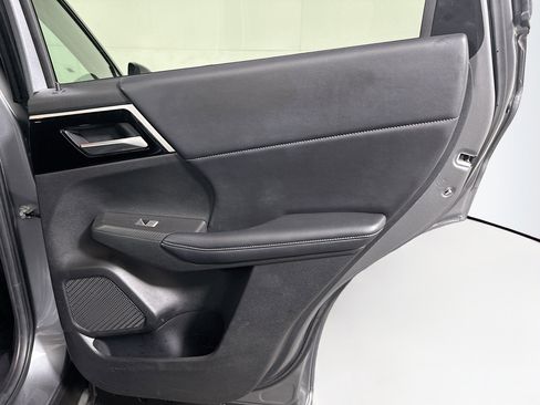 Used 2024 Mitsubishi Outlander SE image 33