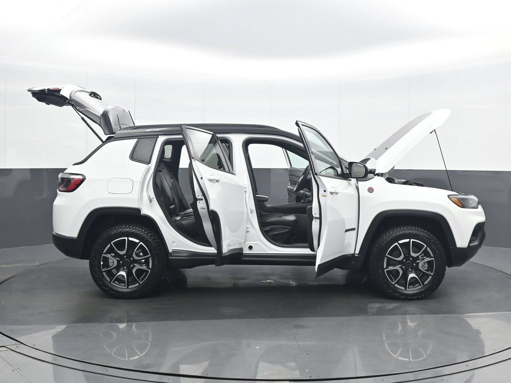 Used 2026 Jeep Compass Trailhawk AWD/4WD image 40