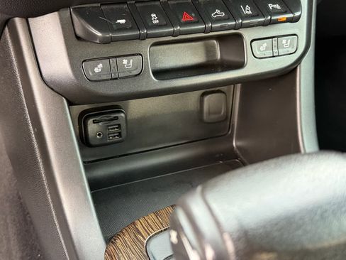 Used 2020 GMC Canyon Denali image 27