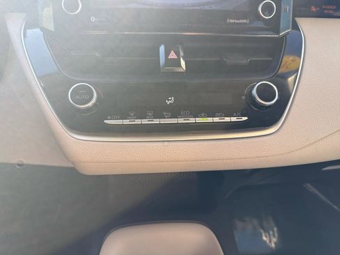 Used 2022 Toyota Corolla LE image 20