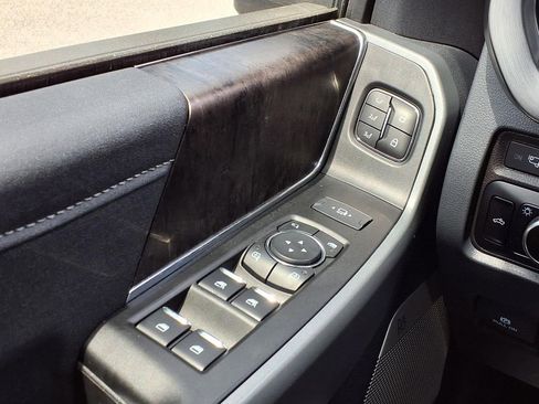 Used 2024 Ford F250 Lariat w/ Black Appearance Package image 41