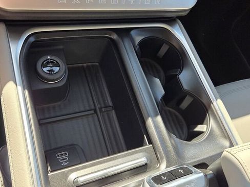 New 2026 Ford Expedition Active image 25