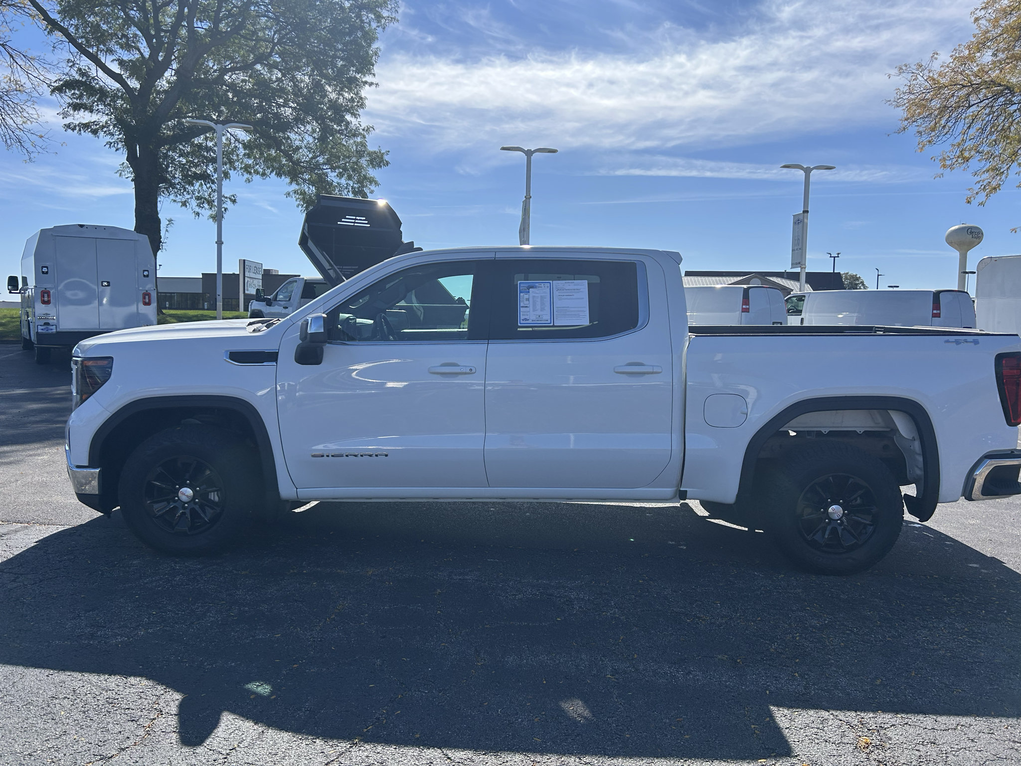 Used 2024 GMC Sierra 1500 SLE AWD/4WD image 4