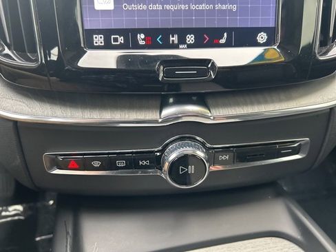 Certified 2025 Volvo XC60 B5 Plus image 25
