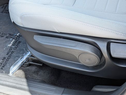Used 2025 Hyundai Santa Cruz SE FWD image 21