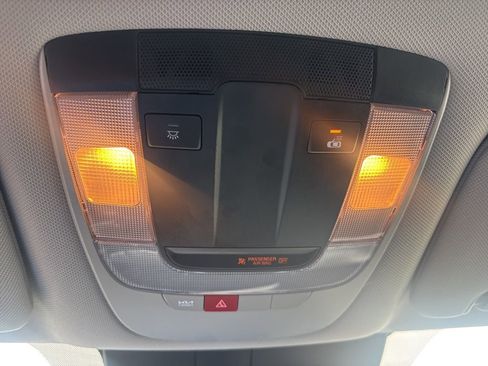 Used 2024 Kia Sorento S image 30