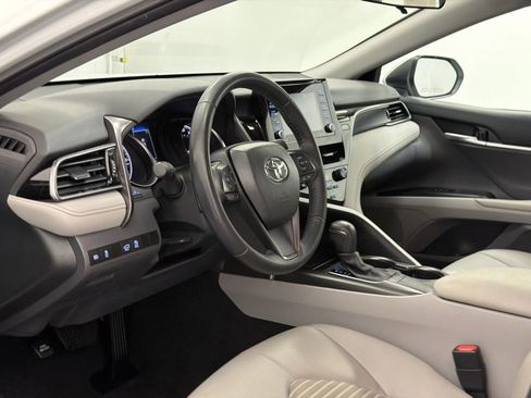 Used 2024 Toyota Camry SE FWD image 11