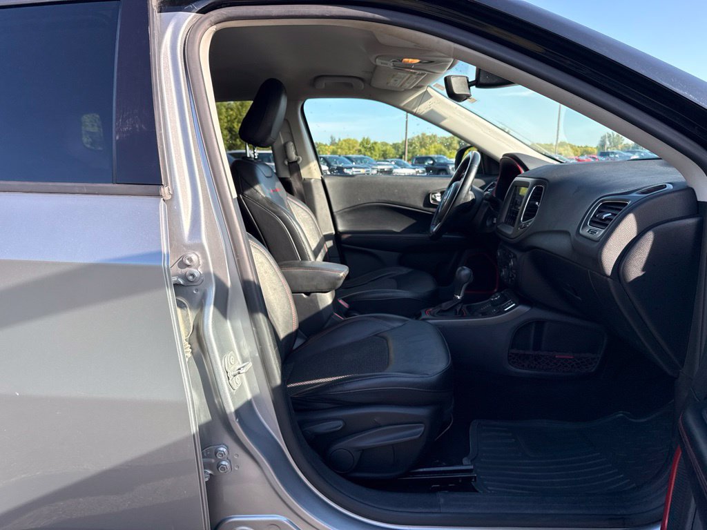 Used 2020 Jeep Compass Trailhawk AWD/4WD image 11