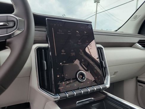 New 2026 GMC Acadia Denali w/ Super Cruise Package image 17