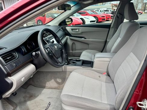 Used 2017 Toyota Camry LE image 11