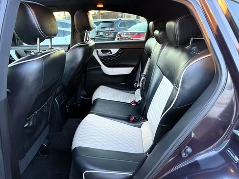 Used 2017 INFINITI QX70 AWD w/ Limited Package image 16