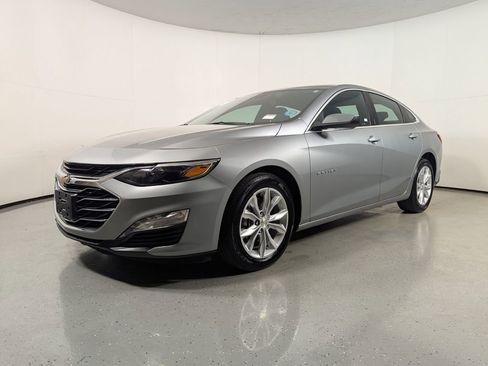 Used 2025 Chevrolet Malibu LT image 3