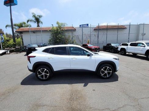 Used 2024 Chevrolet Trax RS FWD image 9
