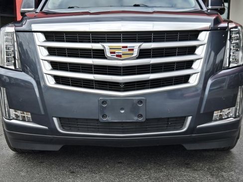 Used 2019 Cadillac Escalade Luxury image 11