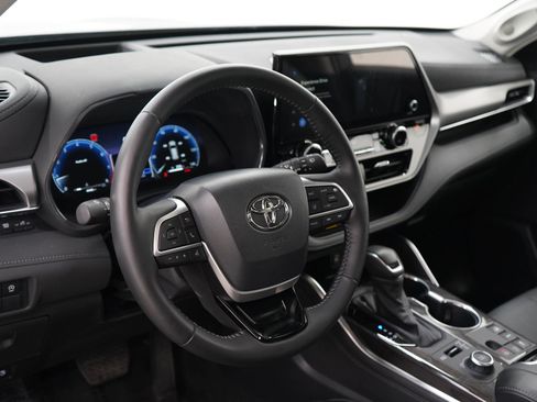 Used 2026 Toyota Highlander Platinum AWD/4WD image 22