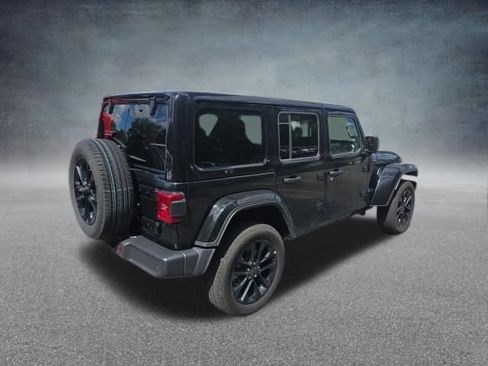 Used 2025 Jeep Wrangler Unlimited Sahara w/ Safety Group AWD/4WD image 9
