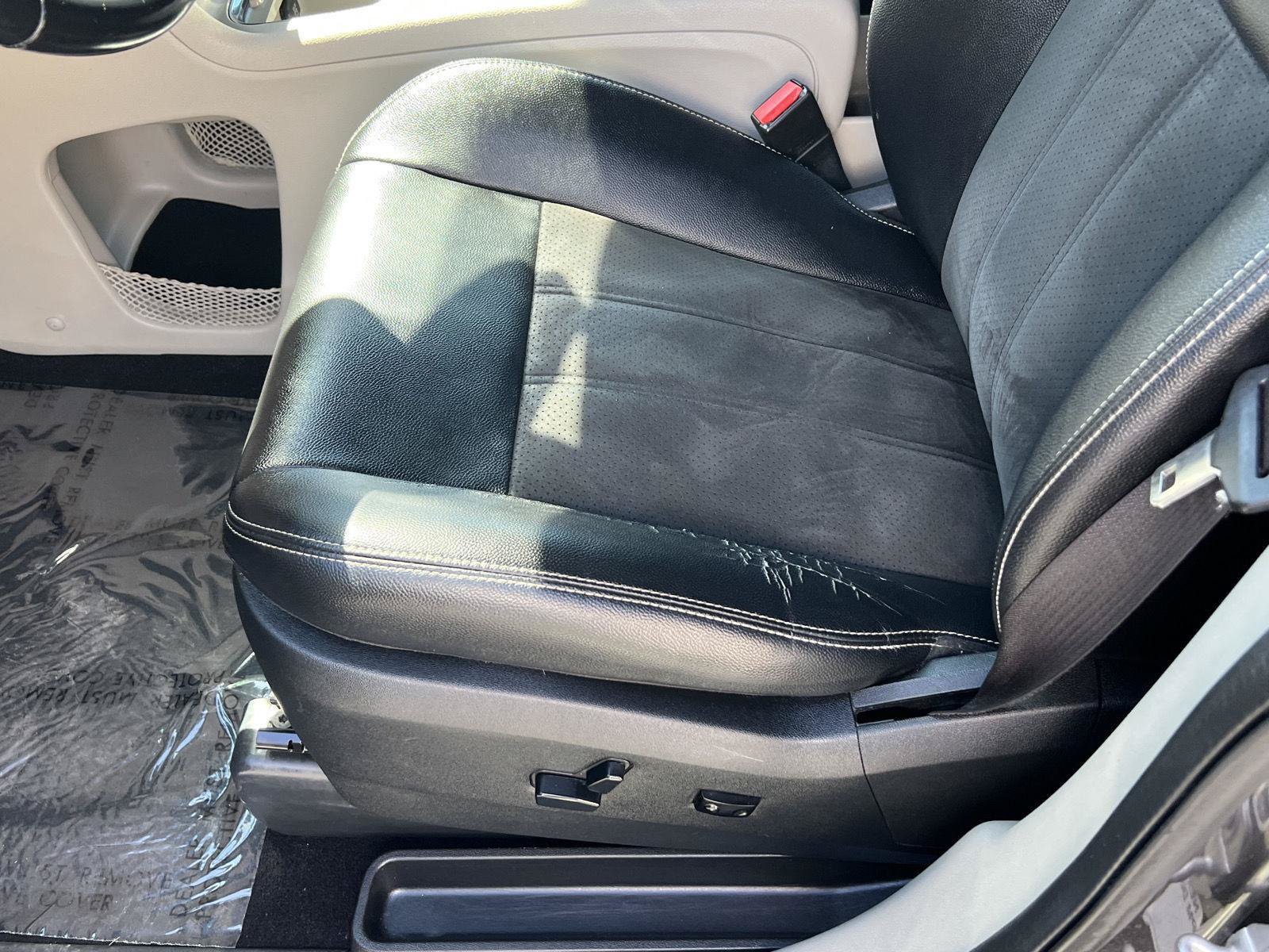 Used 2019 Dodge Grand Caravan SXT FWD image 27