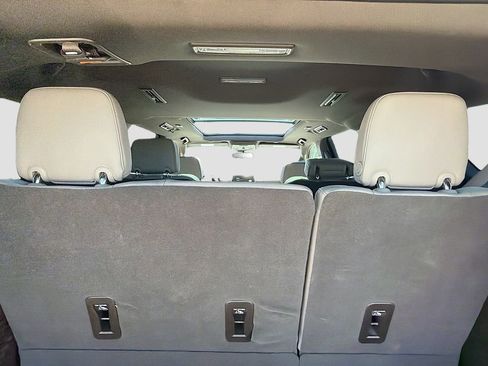 Used 2023 GMC Yukon SLT w/ SLT Premium Package image 30