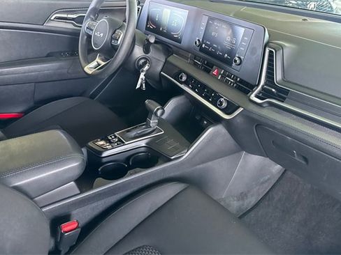 Used 2024 Kia Sportage LX image 19