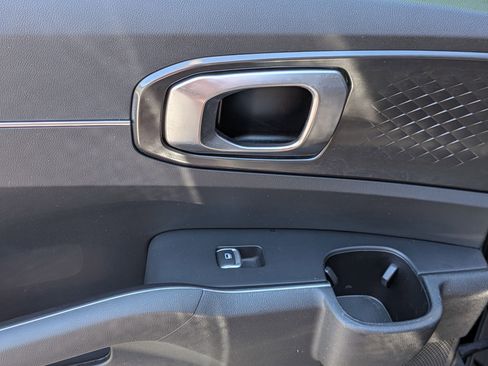 Used 2025 Kia Sorento S FWD image 26