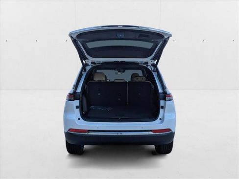 New 2025 Jeep Grand Cherokee Limited image 8