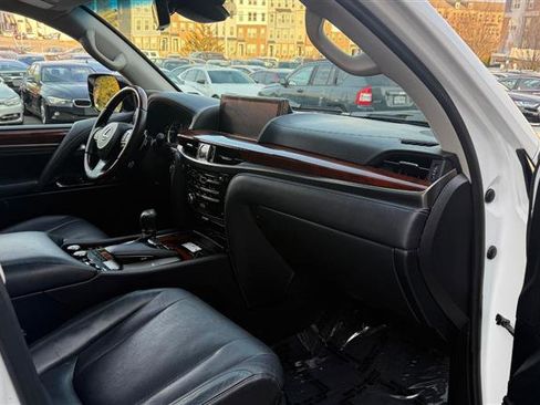 Used 2017 Lexus LX 570 4WD image 10