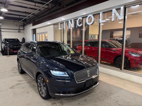 Used 2023 Lincoln Nautilus Reserve AWD/4WD image 2