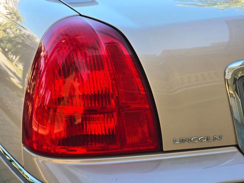 Used 2003 Lincoln Town Car Cartier image 41