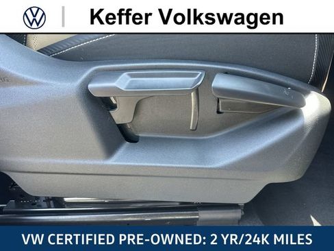 Certified 2024 Volkswagen Atlas Cross Sport SE FWD image 31