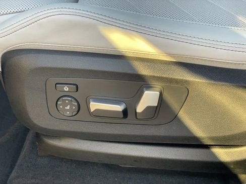 Used 2026 BMW X5 xDrive40i w/ Premium Package image 12